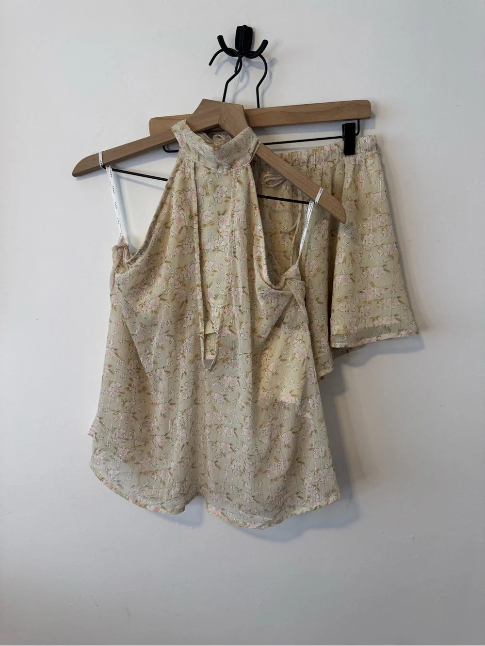 NWT Skirt Kinslee Cream Floral Halter Tie Neck Short Set Small